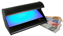Betrouwbare UV lamp voor echtheidscontrole bankbiljetten, creditcards etc. Betrouwbare UV lamp voor echtheidscontrole bankbiljetten, creditcards etc.